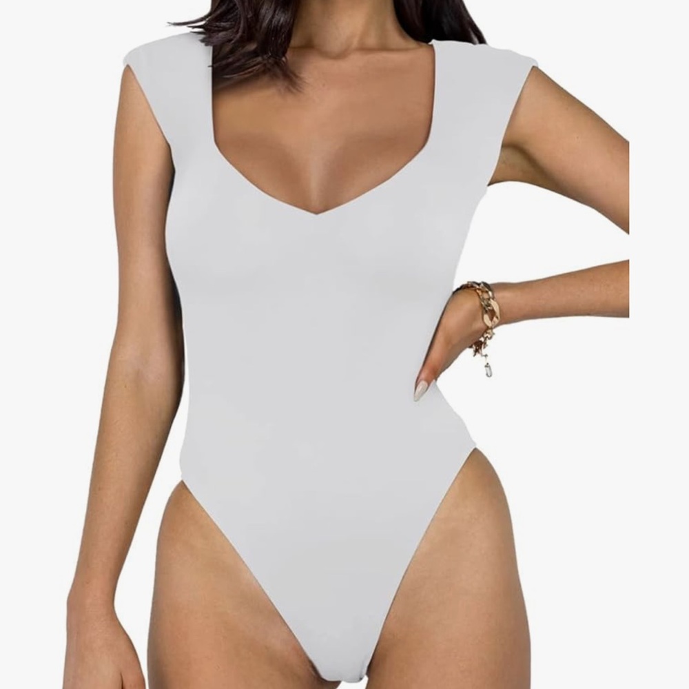 Reoria white bodysuit M medium